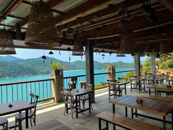 2C Bar terrace with a view over the Thong Nai Pan bays